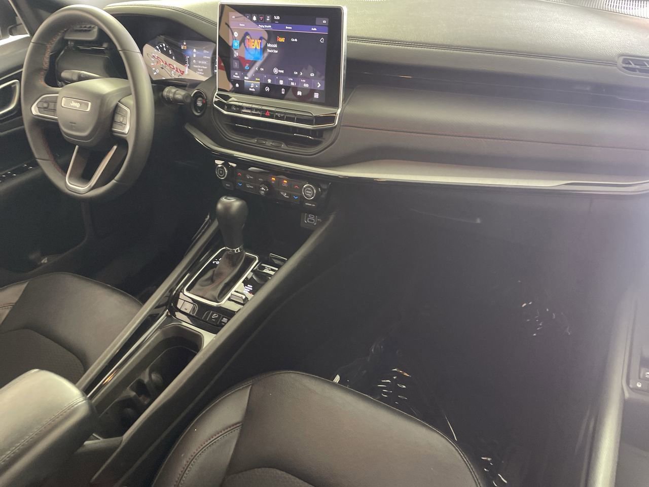Used 2025 Jeep Compass Trailhawk AWD/4WD image 26