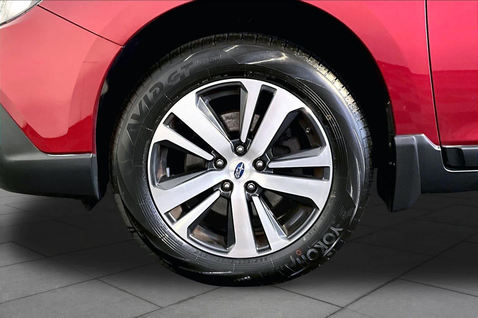 Used 2019 Subaru Outback 3.6R Limited AWD/4WD image 11