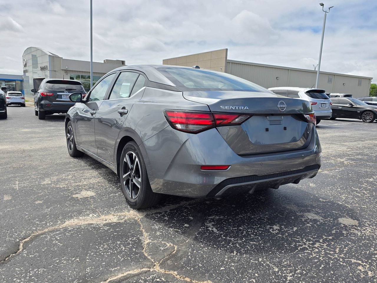 Used 2025 Nissan Sentra SV FWD image 4