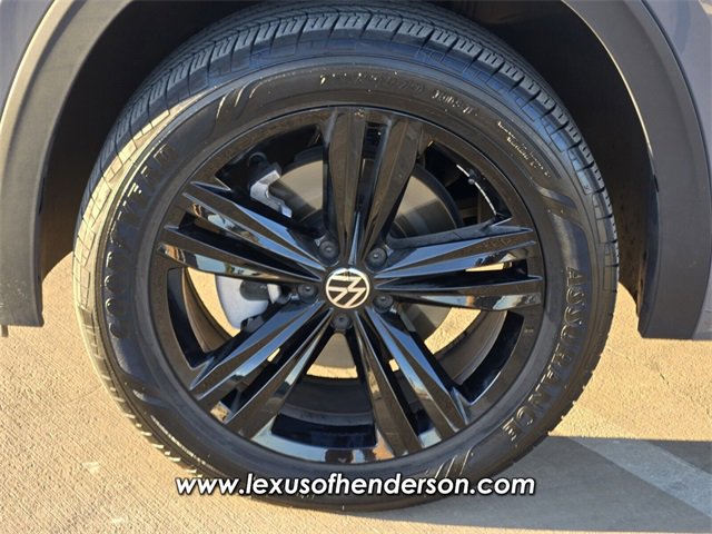 Used 2023 Volkswagen Atlas Cross Sport SEL R-Line image 9