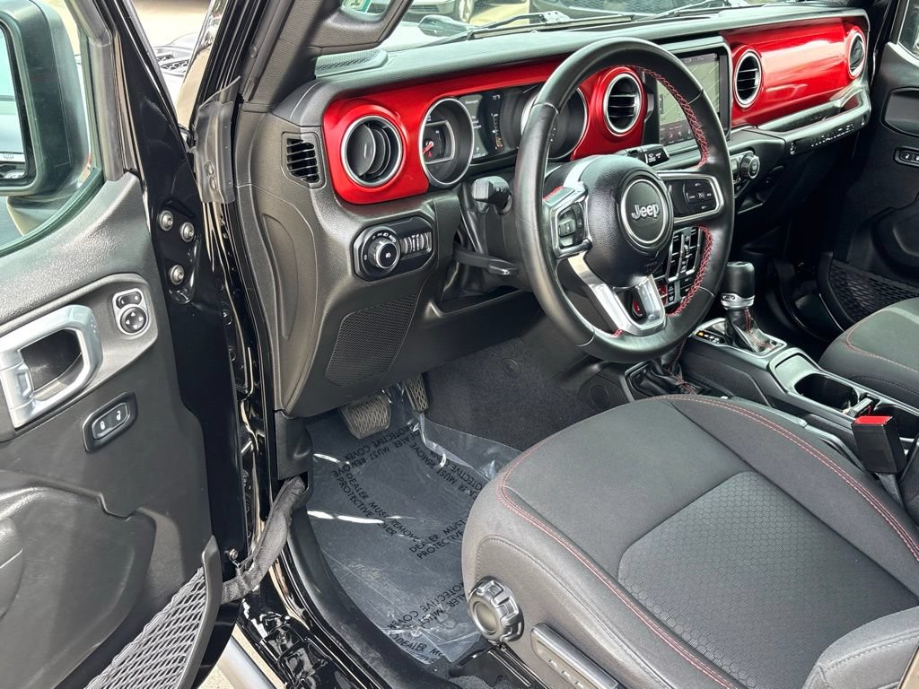 Used 2022 Jeep Wrangler Unlimited Rubicon w/ LED Lighting Group AWD/4WD image 9