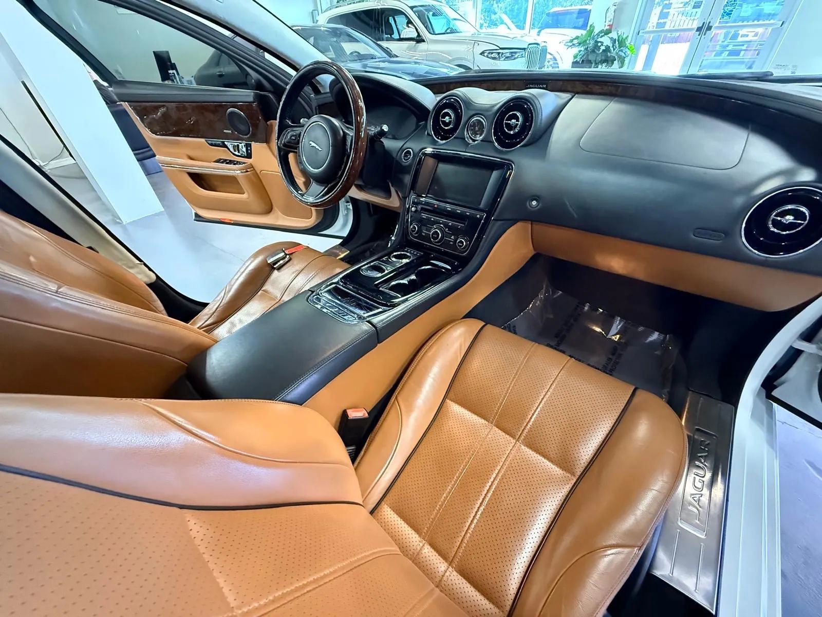 Used 2015 Jaguar XJ L Portfolio image 16