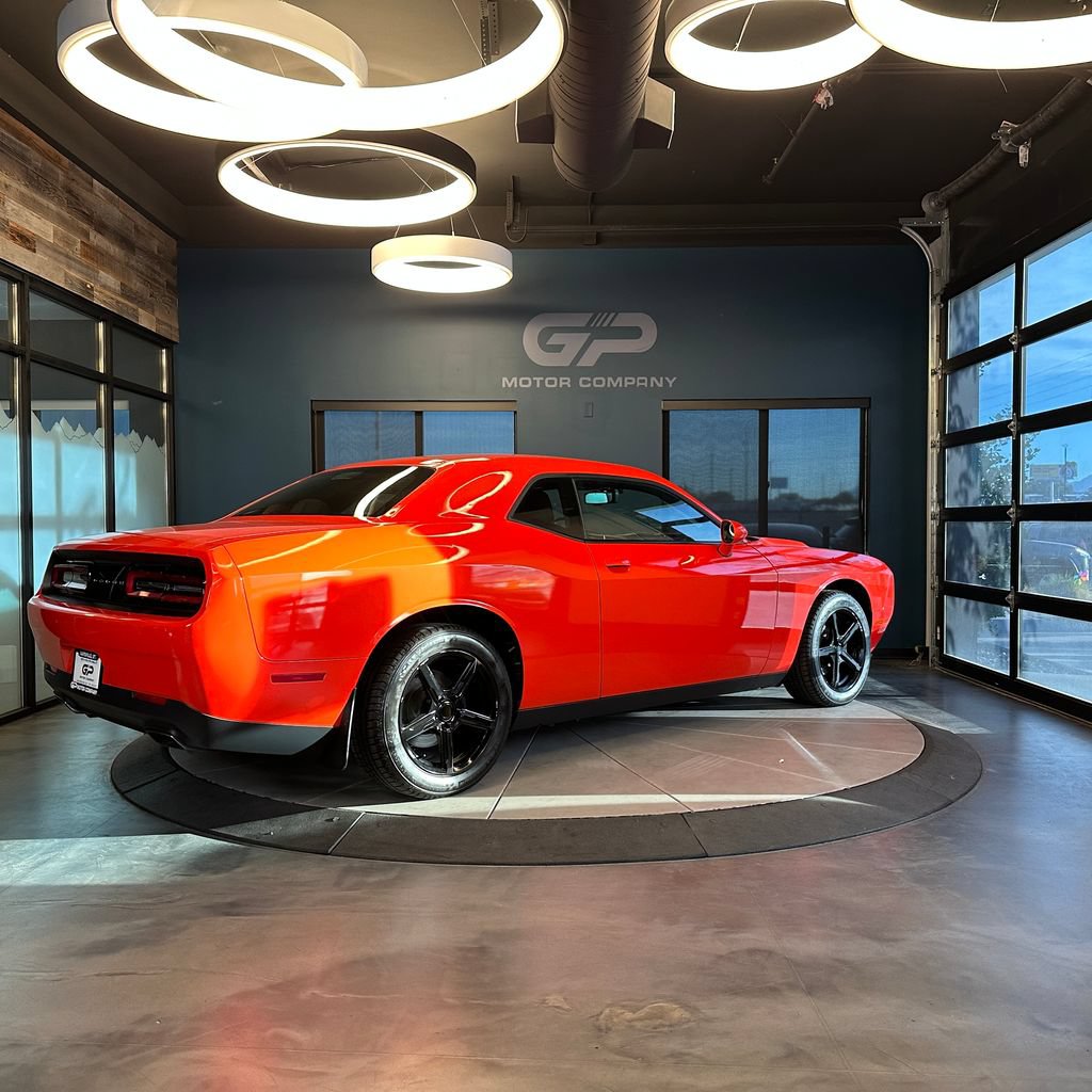 Used 2016 Dodge Challenger SXT RWD image 3