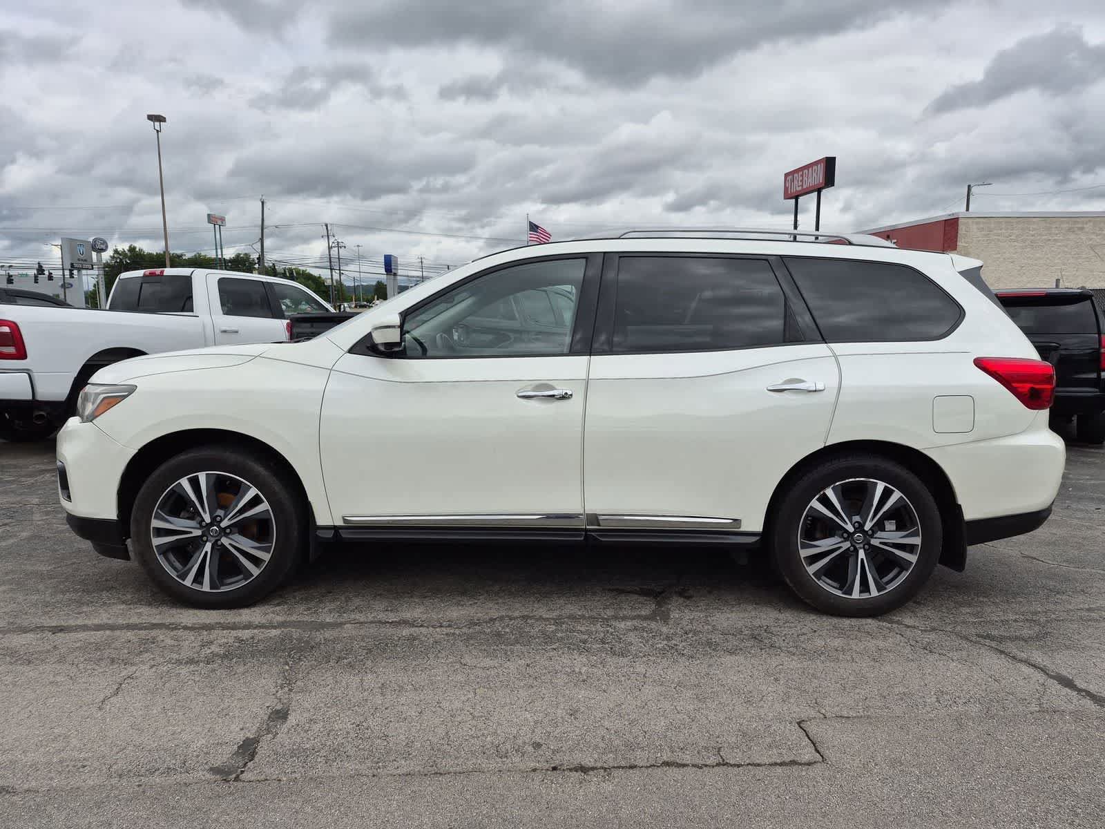 Used 2019 Nissan Pathfinder Platinum AWD/4WD image 5