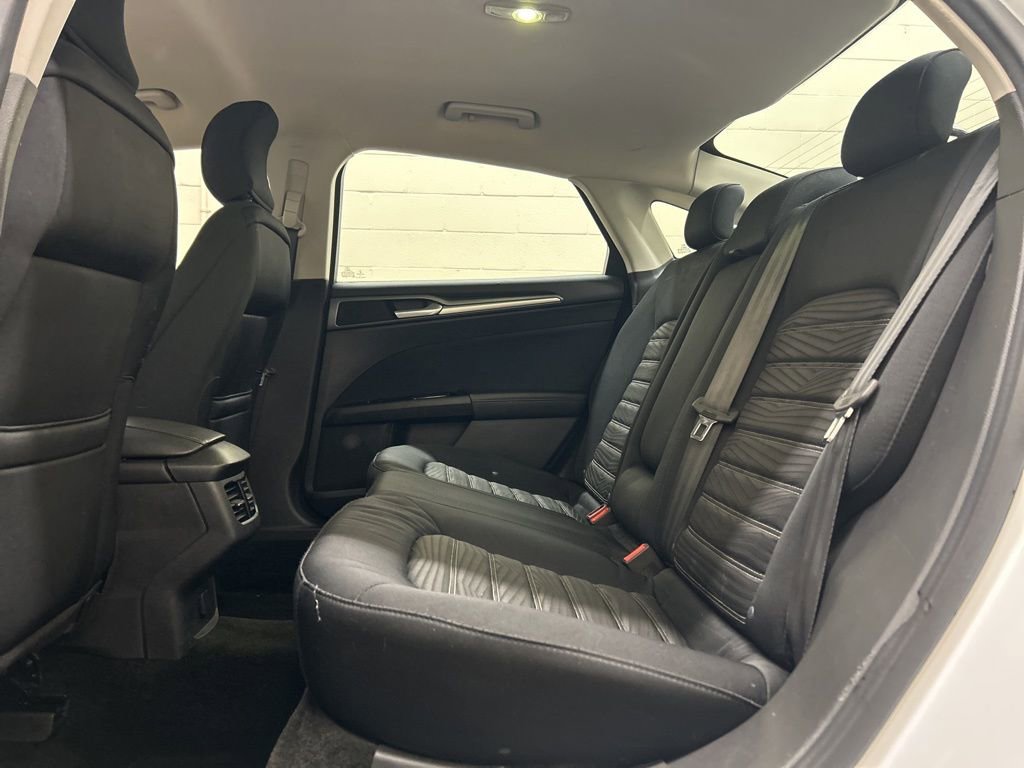 Used 2016 Ford Fusion SE image 8