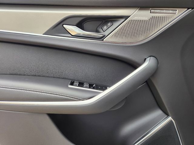 Used 2025 Jaguar F-PACE R-Dynamic S AWD/4WD image 17