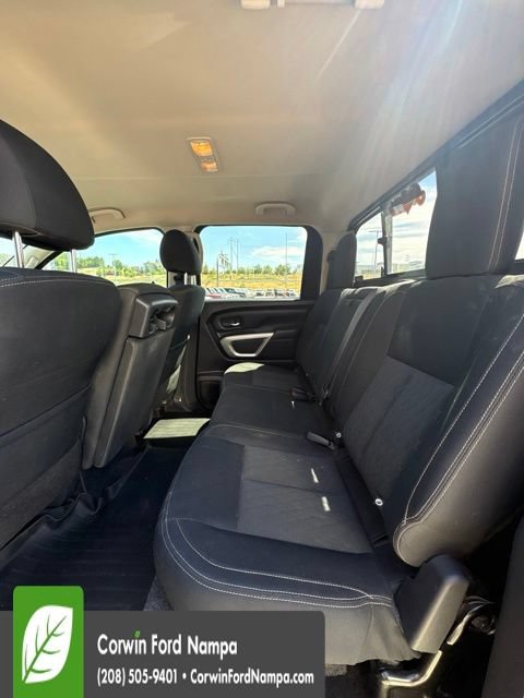 Used 2018 Nissan Titan SV AWD/4WD image 11