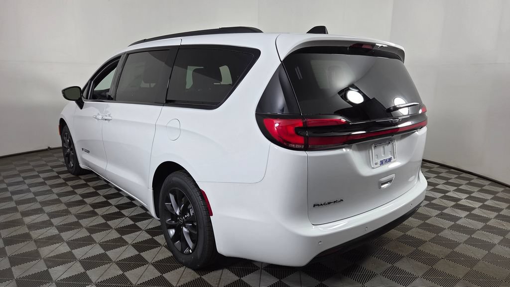 New 2025 Chrysler Pacifica Select w/ Fav Edition Package FWD image 5