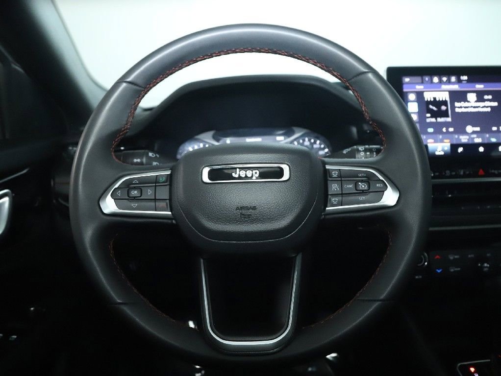 Used 2025 Jeep Compass Trailhawk image 21