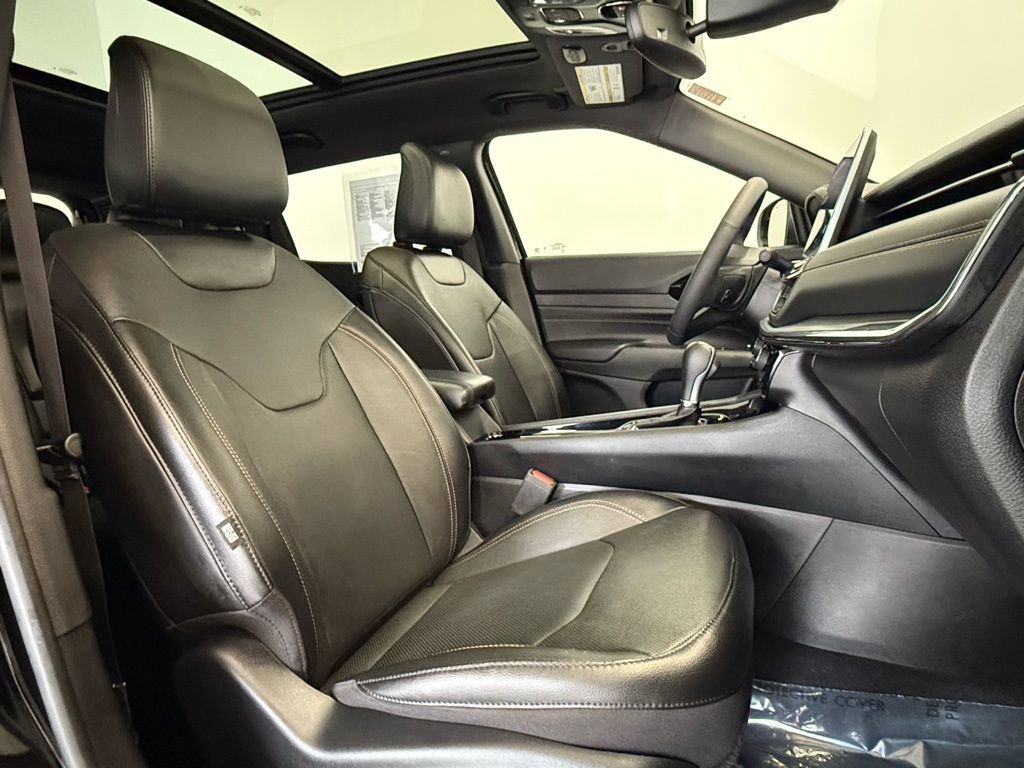 Used 2023 Jeep Compass Limited w/ Elite Group for (Red) Edition image 18