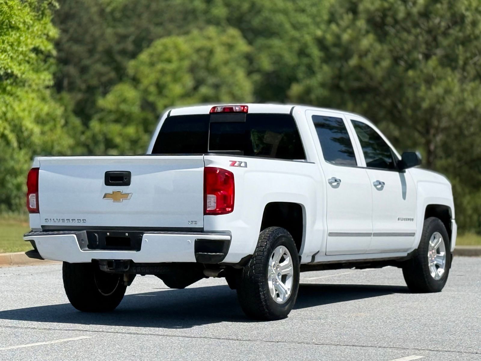 Used 2018 Chevrolet Silverado 1500 LTZ Z71 w/ LTZ Plus Package AWD/4WD image 10