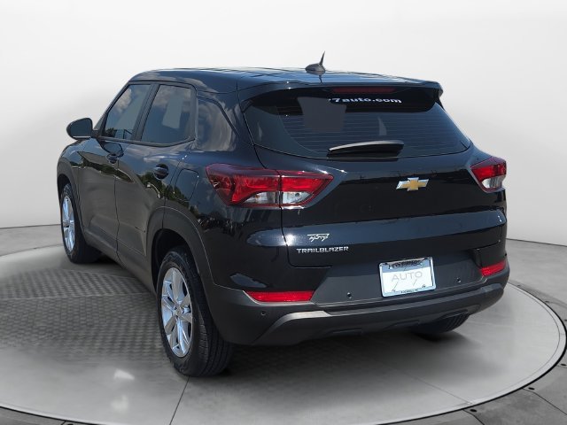 Used 2021 Chevrolet TrailBlazer LS FWD image 3