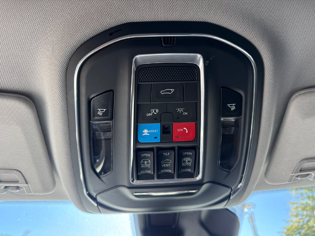 Used 2021 Jeep Grand Cherokee L Limited w/ Luxury Tech Group II AWD/4WD image 28