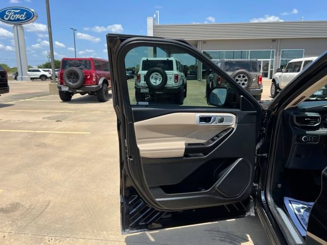 Used 2020 Ford Explorer Limited RWD image 12