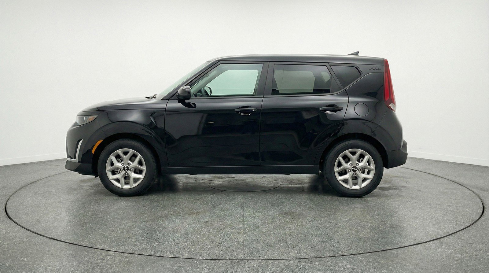 Used 2025 Kia Soul LX w/ LX Technology Package image 5
