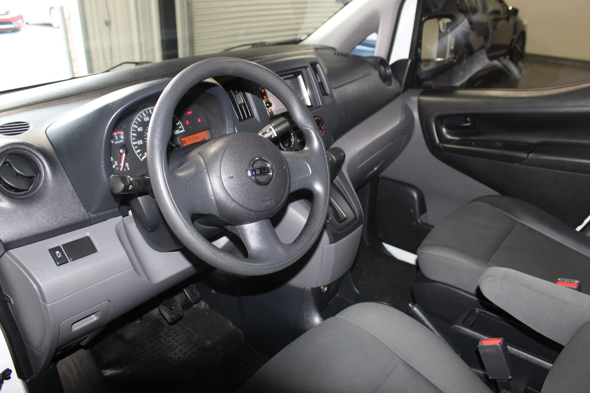 Used 2017 Nissan NV200 S FWD image 6
