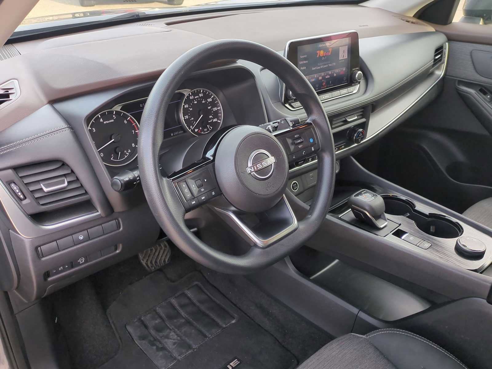 Used 2023 Nissan Rogue SV image 10