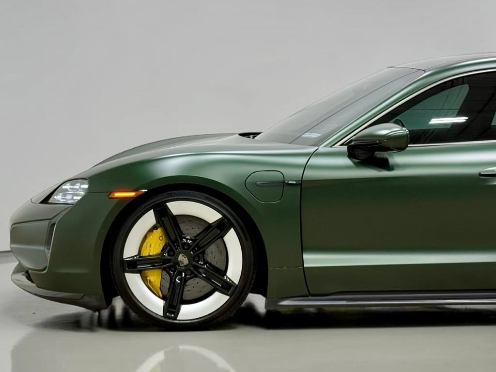 Used 2025 Porsche Taycan Turbo S w/ Premium Package AWD/4WD image 18