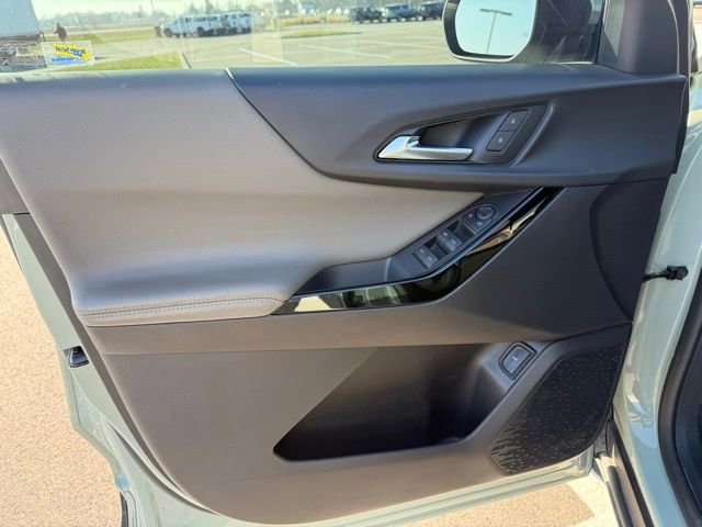 Used 2025 Chevrolet Equinox LT w/ Convenience Package II image 12