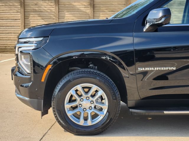 Used 2025 Chevrolet Suburban LS RWD image 15
