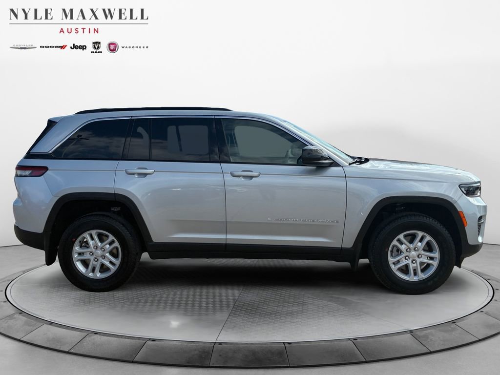 New 2025 Jeep Grand Cherokee Laredo w/ MOPAR Finishing Package RWD image 16
