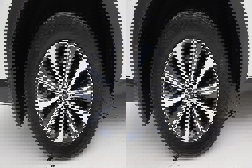 Used 2025 INFINITI QX60 Pure AWD/4WD image 9