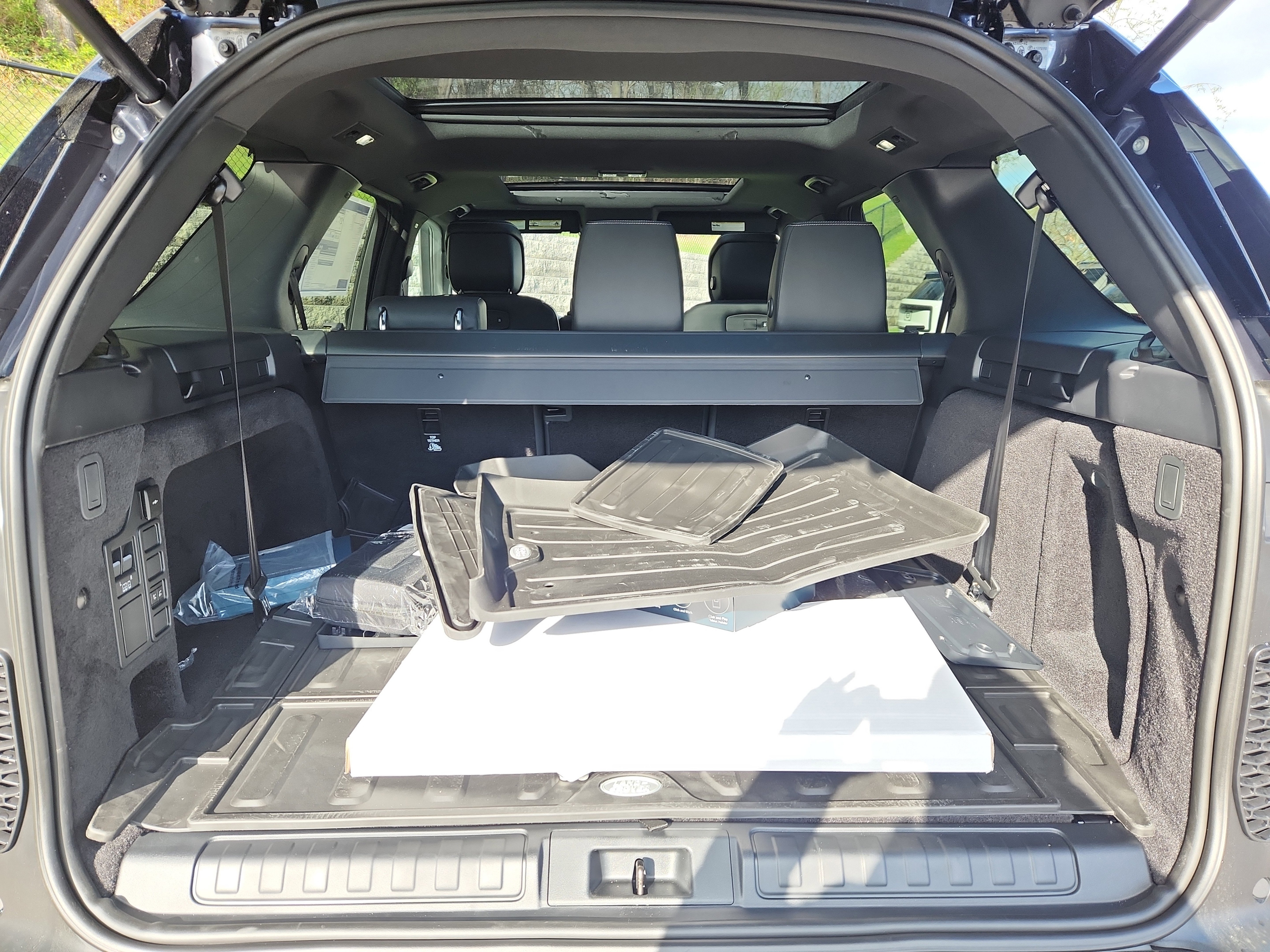 Certified 2025 Land Rover Discovery S image 13