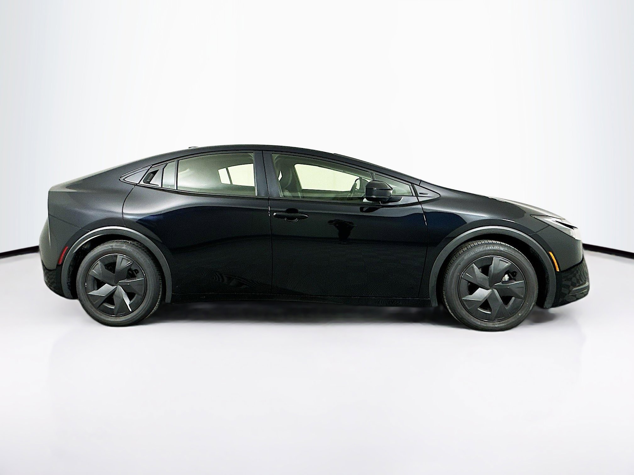 Used 2025 Toyota Prius LE image 10