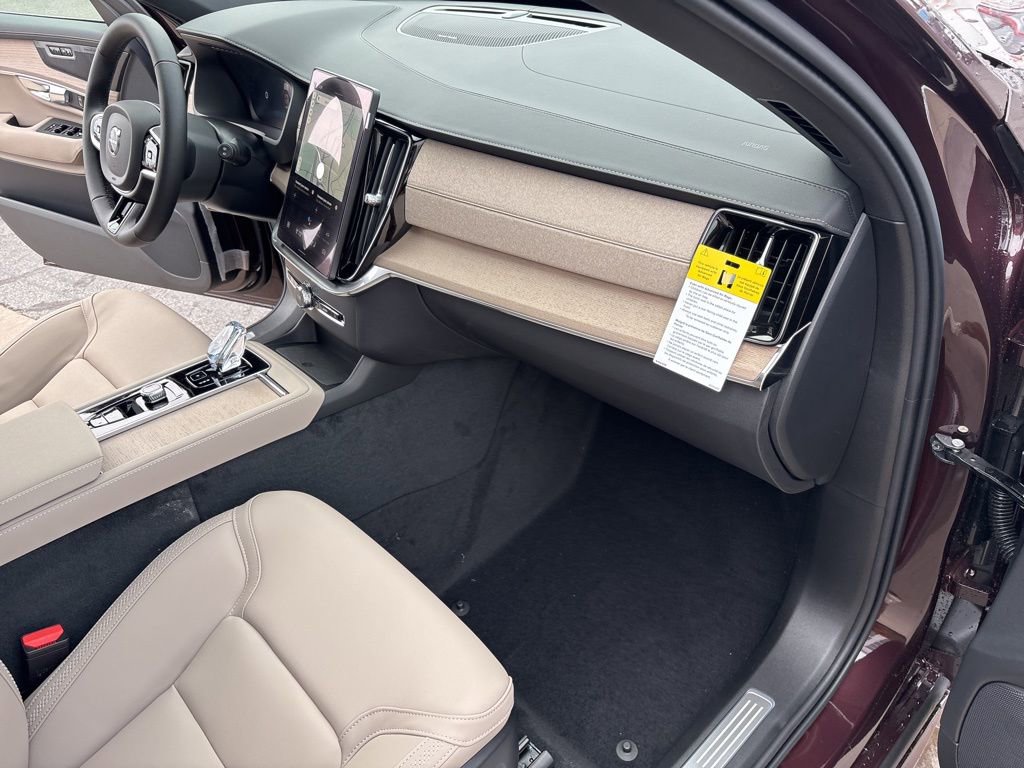 New 2026 Volvo XC90 B6 Plus w/ Protection Package Premier image 43