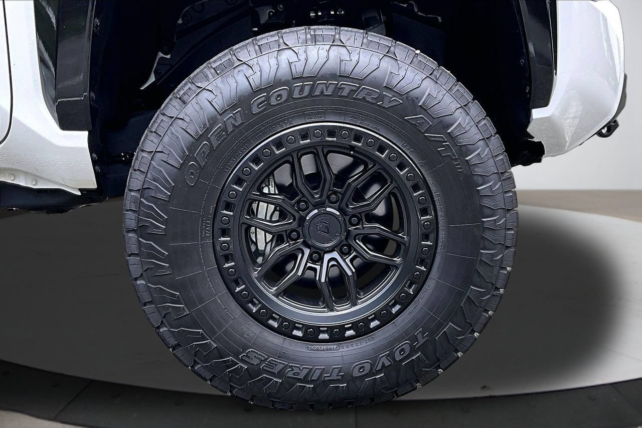 Used 2024 Toyota Tacoma TRD Sport AWD/4WD image 32