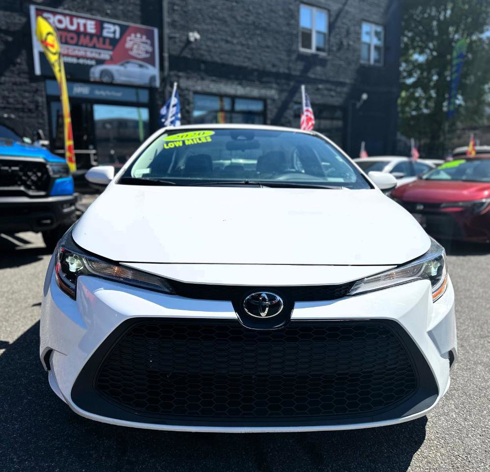 Used 2022 Toyota Corolla LE FWD image 2