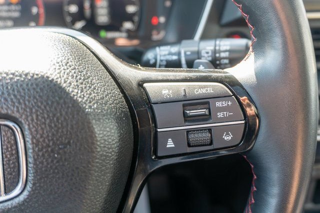 Used 2025 Honda Pilot Black Edition image 27