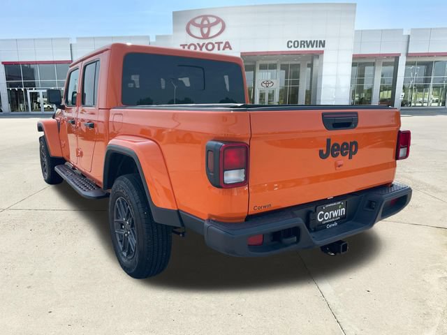Used 2025 Jeep Gladiator Sport AWD/4WD image 3