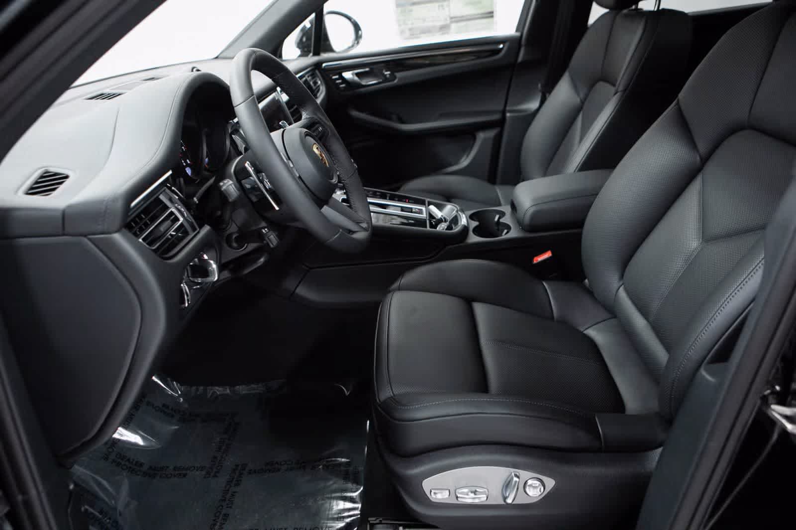 Certified 2026 Porsche Macan AWD/4WD image 23