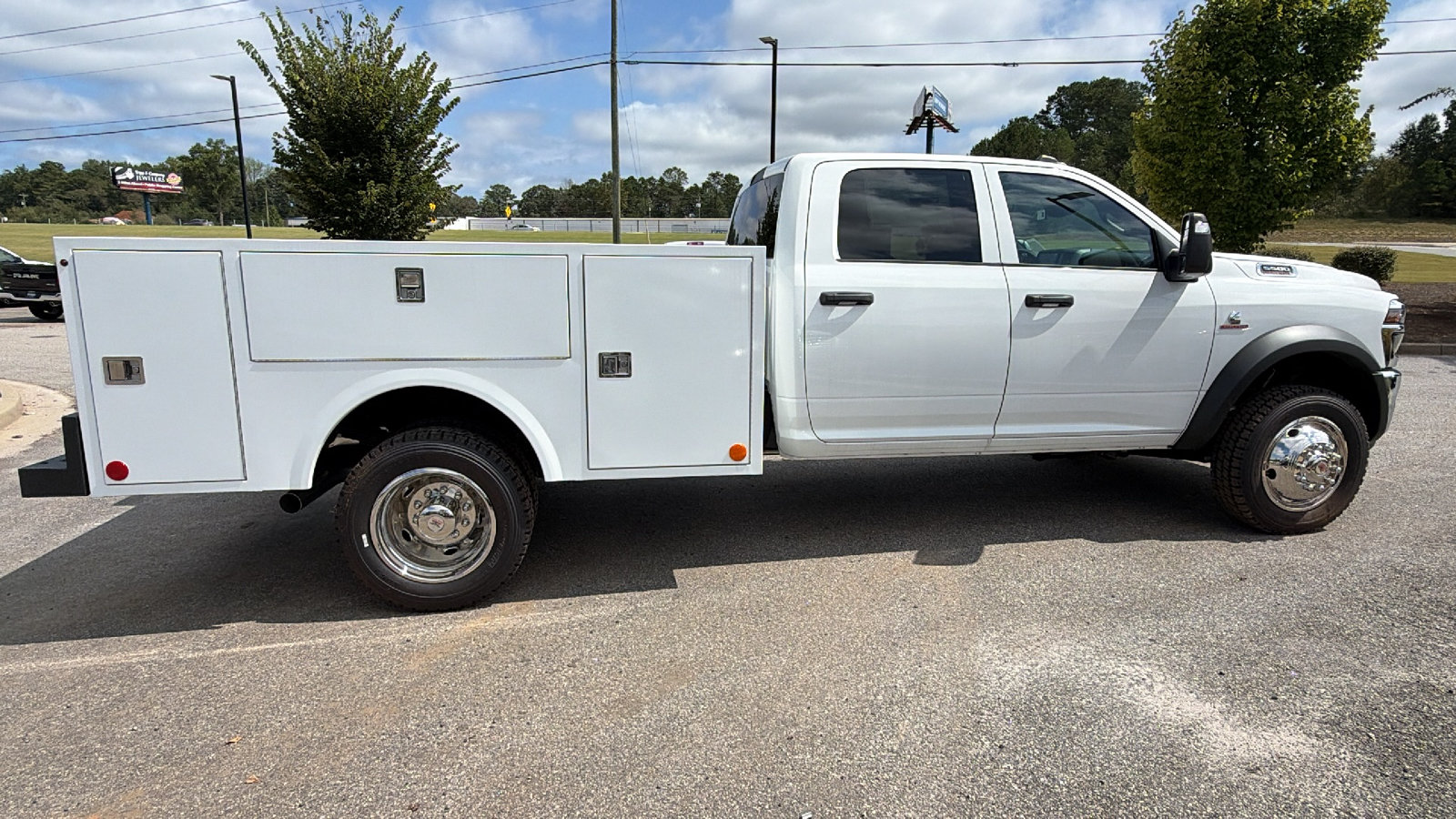 New 2026 RAM 5500 Tradesman AWD/4WD image 7