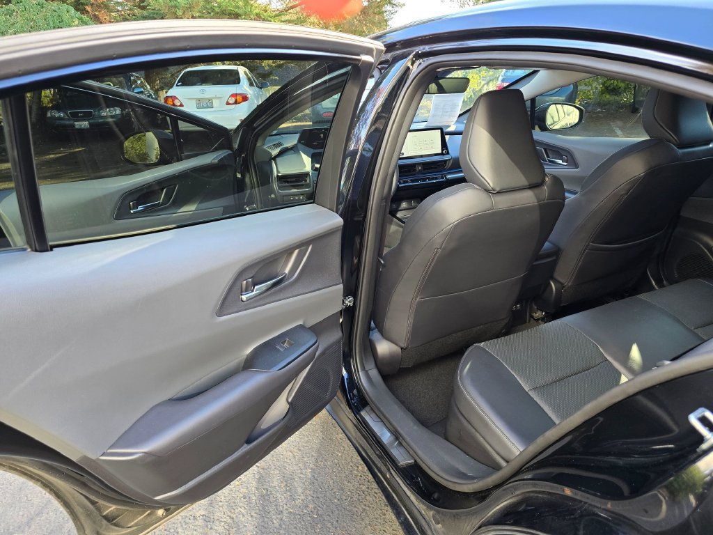 Used 2024 Toyota Prius XLE AWD/4WD image 9