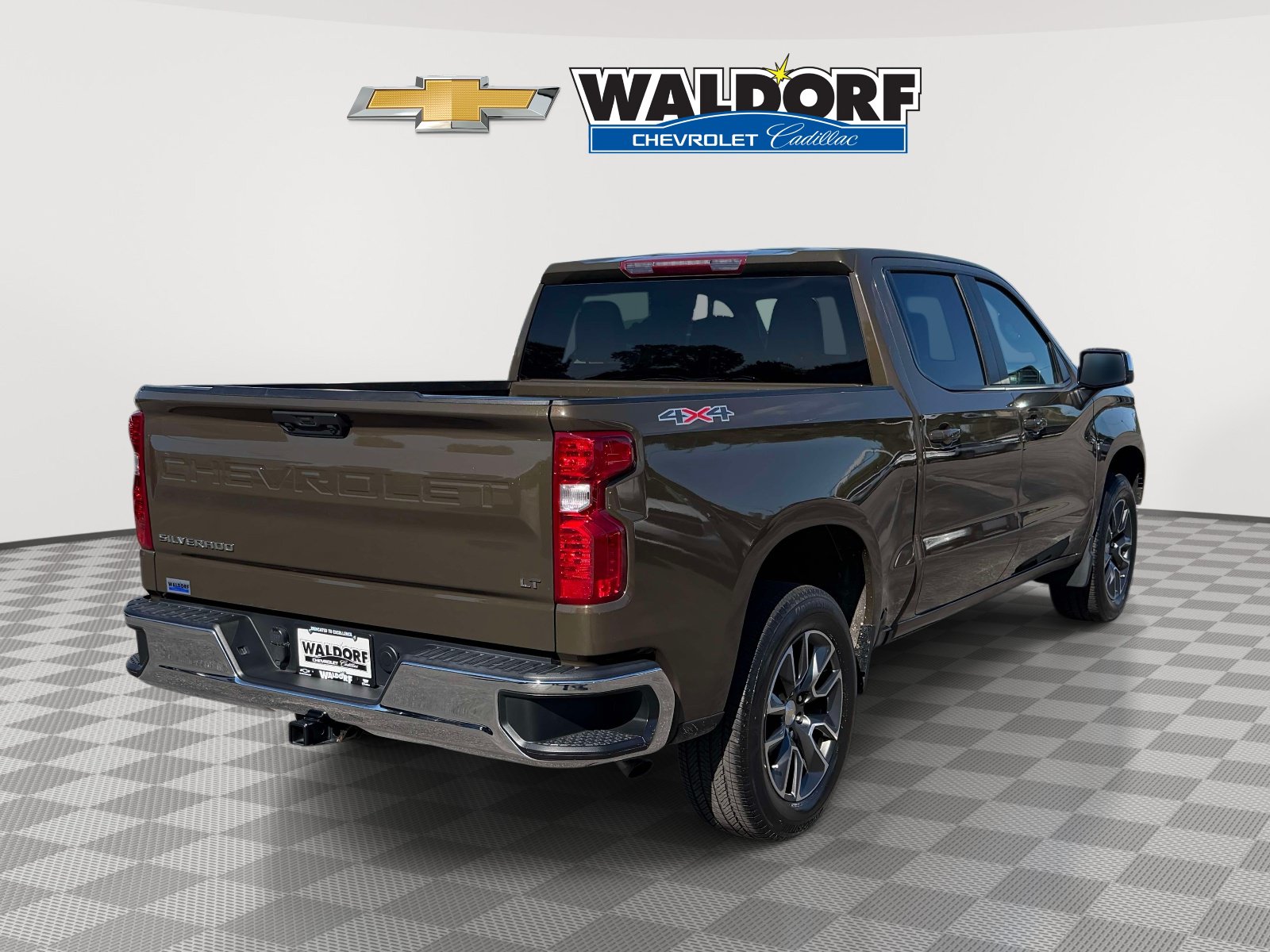 Used 2023 Chevrolet Silverado 1500 LT AWD/4WD image 2