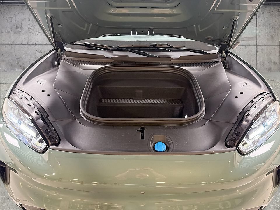 New 2026 Porsche Cayenne Electric AWD/4WD image 32