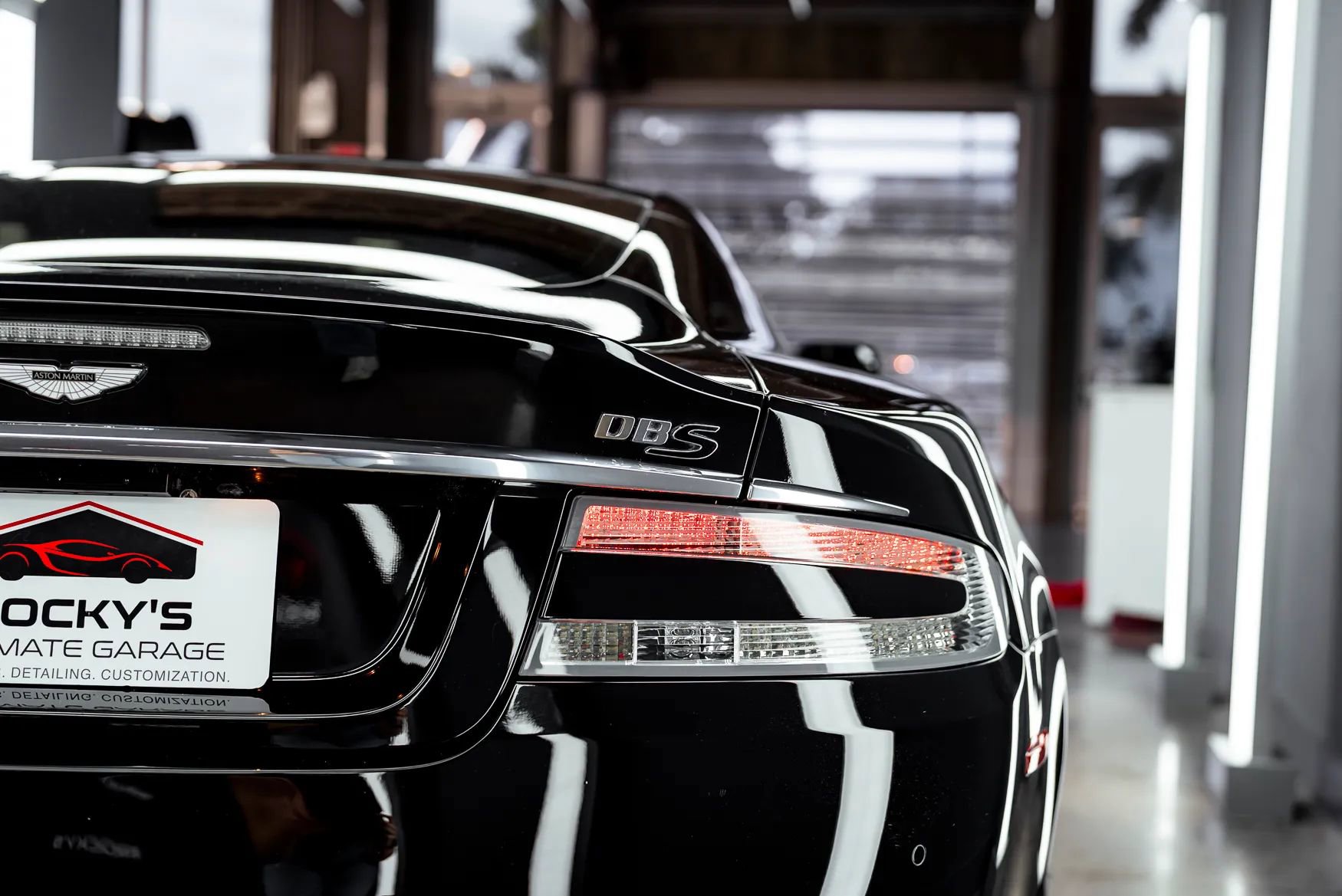 Used 2009 Aston Martin DBS Coupe RWD image 41