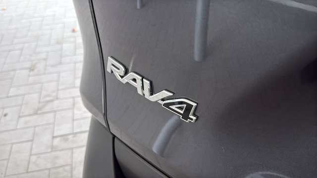 Used 2025 Toyota RAV4 LE AWD/4WD image 7