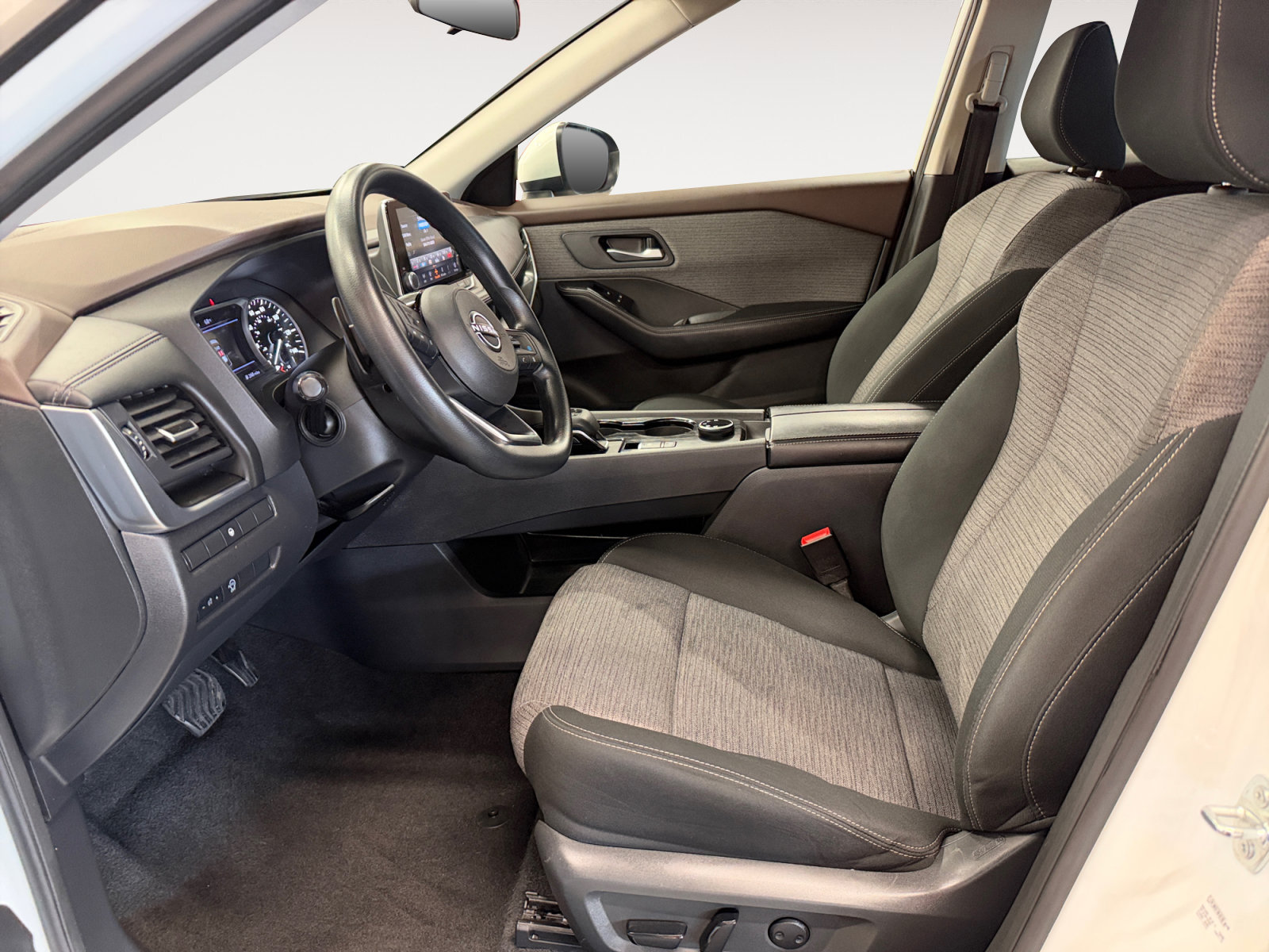 Used 2023 Nissan Rogue SV AWD/4WD image 22