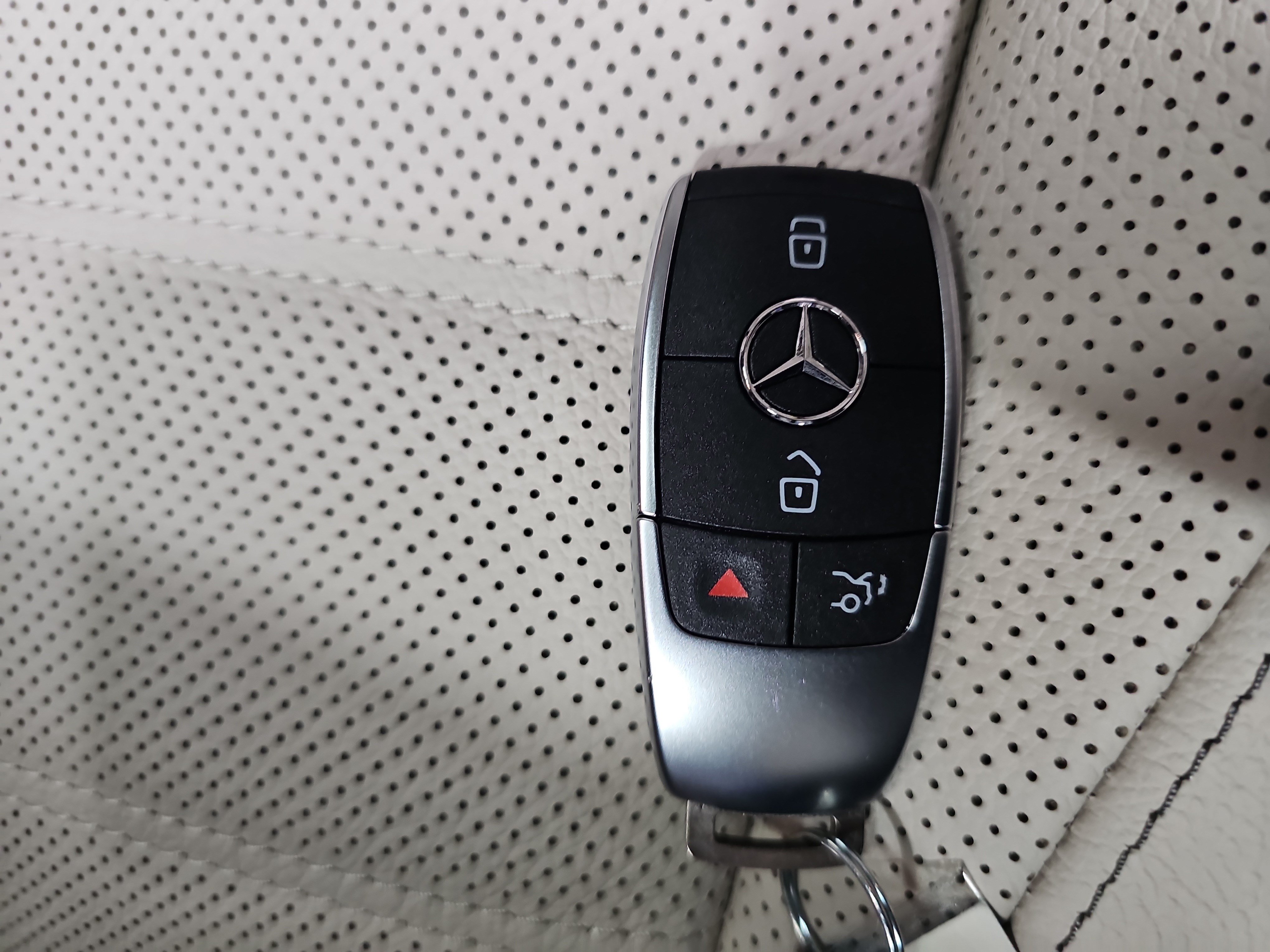 New 2026 Mercedes-Benz GLS 450 4MATIC image 38