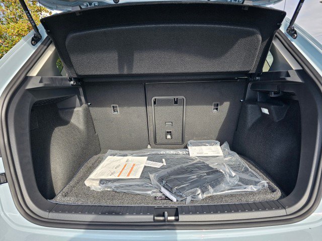 New 2027 Volkswagen Taos SE AWD/4WD image 18