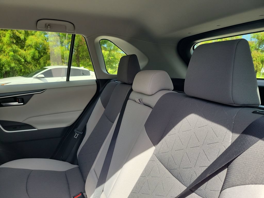 Used 2021 Toyota RAV4 XLE FWD image 23
