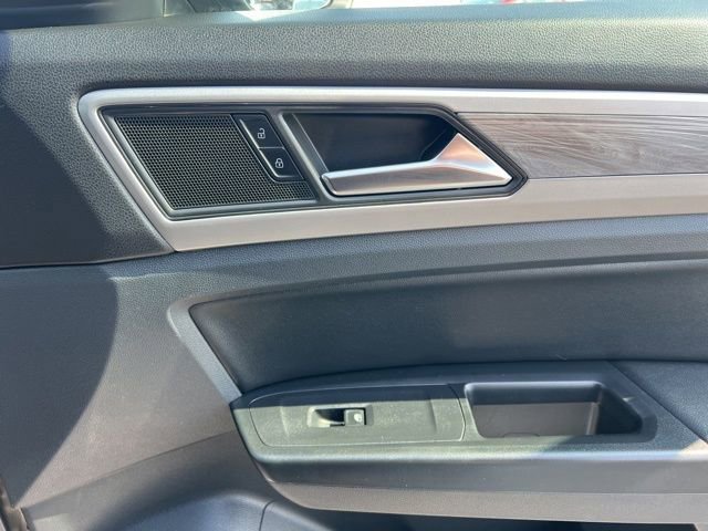 Used 2020 Volkswagen Atlas Cross Sport SE image 32