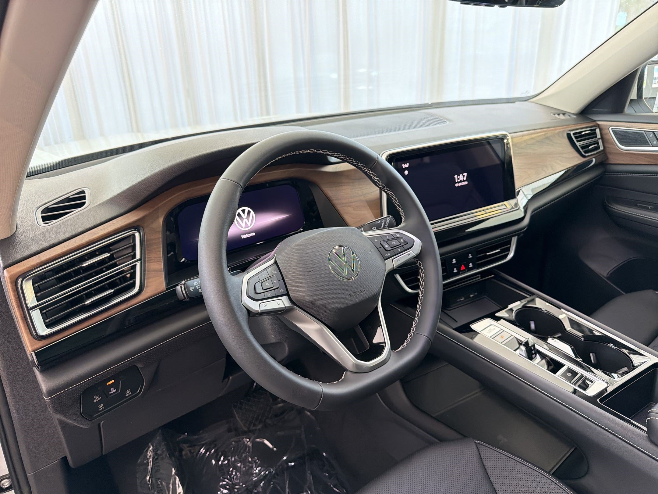 New 2026 Volkswagen Atlas SE FWD image 4
