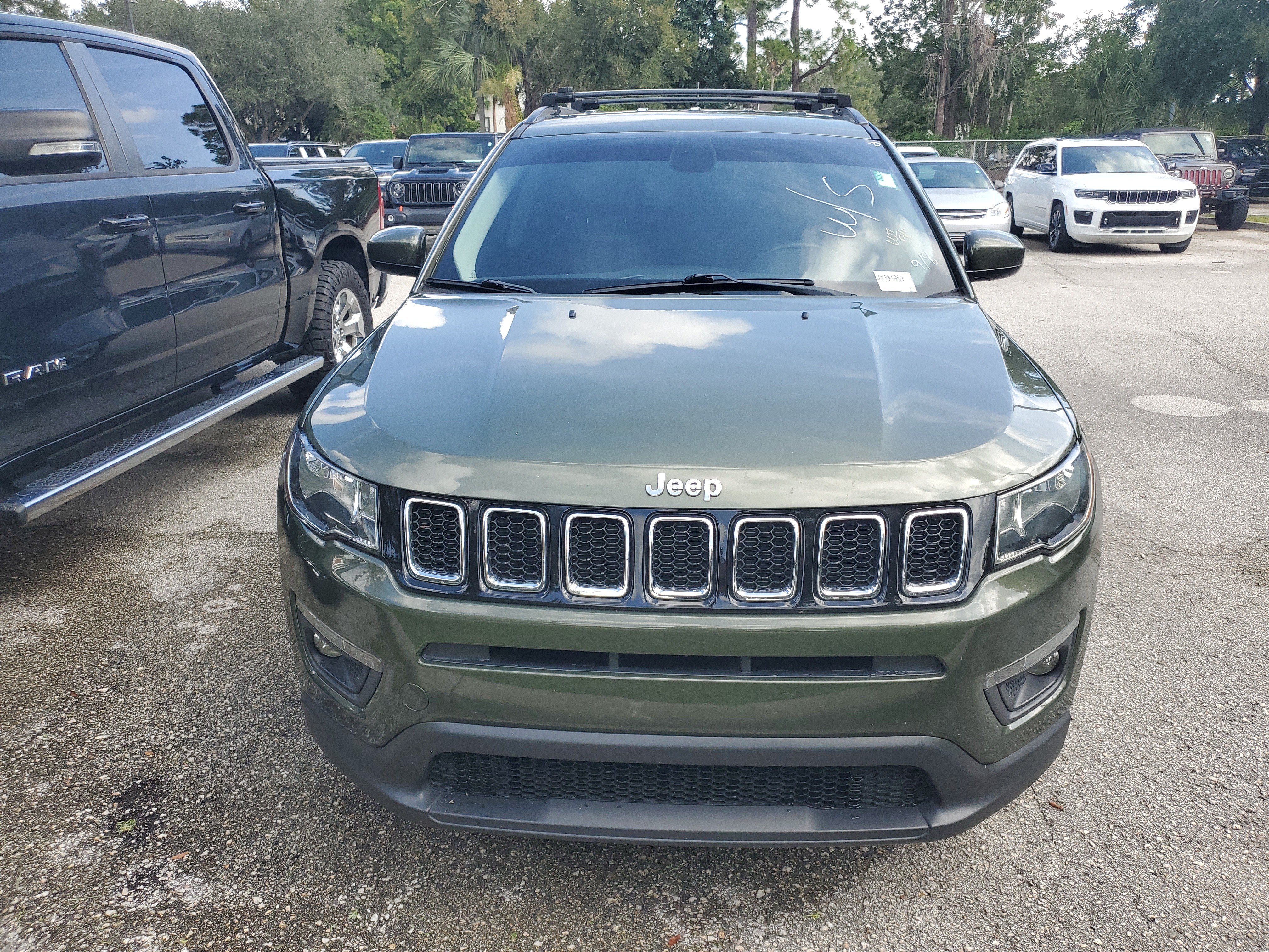 Used 2018 Jeep Compass Latitude w/ Safe & Security Group FWD image 3