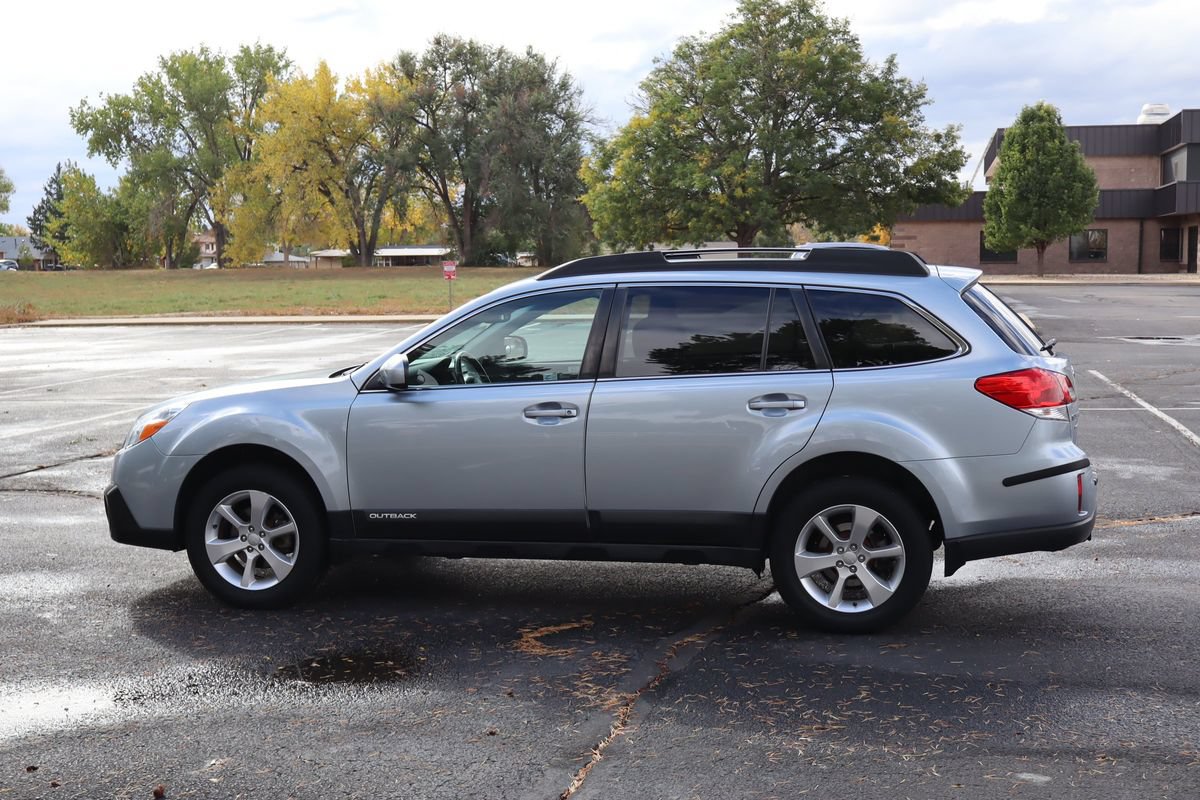 Used 2013 Subaru Outback 2.5i Premium AWD/4WD image 8