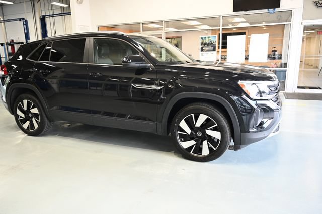 Used 2024 Volkswagen Atlas Cross Sport SE AWD/4WD image 4