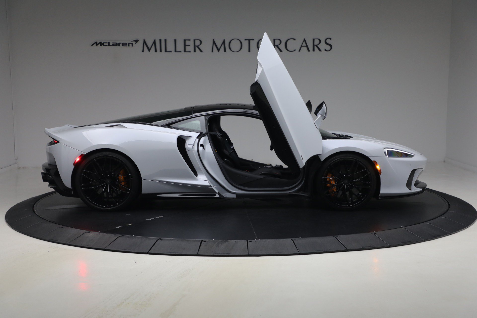 Used 2025 McLaren GTS RWD image 17